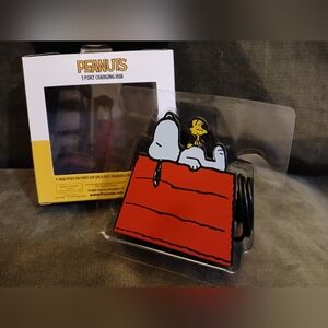Peanuts Snoopy Charging Hub